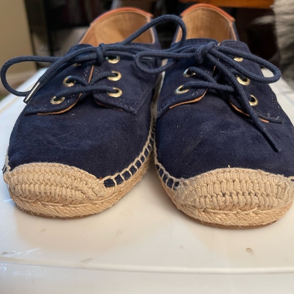 Vionic flat shoe - Picture 2 of 3